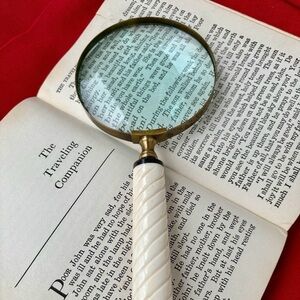 Elegant Magnifying Glass with Cream Handle